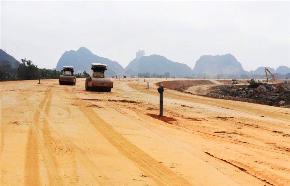 Bộ GTVT đang đẩy mạnh tốc độ giải ngân vốn đầu tư công cho công trình cao tốc Bắc - Nam 2022. Ảnh: P.N