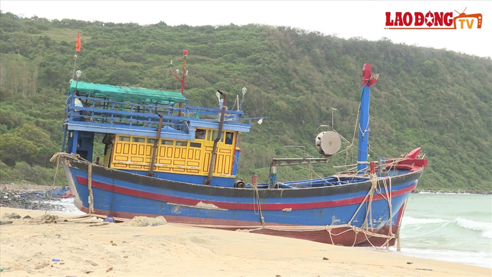 Phú Yên: Ngư dân đỏ mắt tìm thợ sửa chữa tàu