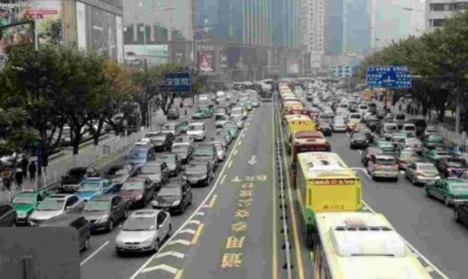 Giao thông tại Quảng Châu, Trung Quốc vắng bóng xe máy. Ảnh: Wiki