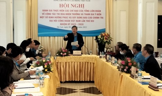 Đồng chí Trần Thanh Hải, Phó Chủ tịch Thường trực Tổng LĐLĐ Việt Nam phát biểu gợi ý thảo luận về công tác thi đua khen thưởng. Ảnh Đức Thiệm