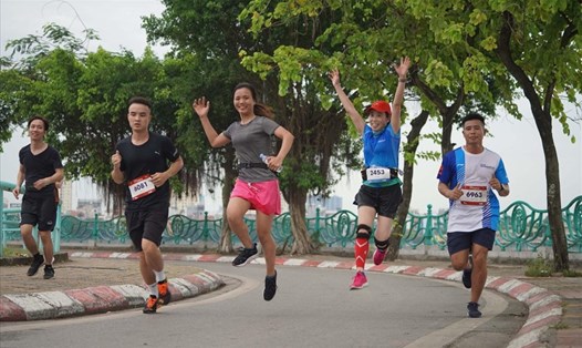 Tay Ho Half Marathon là giải chạy thu hút mọi tầng lớp tham gia. Ảnh: THM