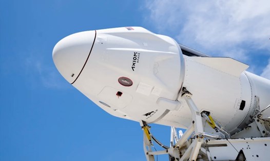 SpaceX’s Crew Dragon với logo của Axiom được trang trí ở bên cạnh. Ảnh: SpaceX