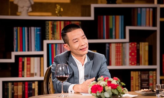 Nhạc sĩ Nguyễn Vĩnh Tiến chia sẻ về hai cuộc hôn nhân đổ vỡ trên show "Lối ra". Ảnh: FPT Play.