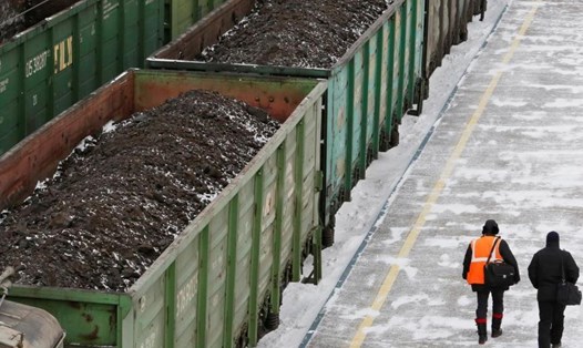 EU trừng phạt với than của Nga. Ảnh chụp màn hình