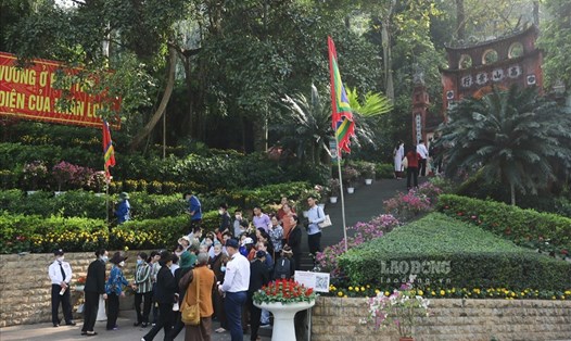 Nhiều người dân, du khách và kiều bào về dự Giỗ Tổ Hùng Vương - Lễ hội Đền Hùng. Ảnh: Trần Vương