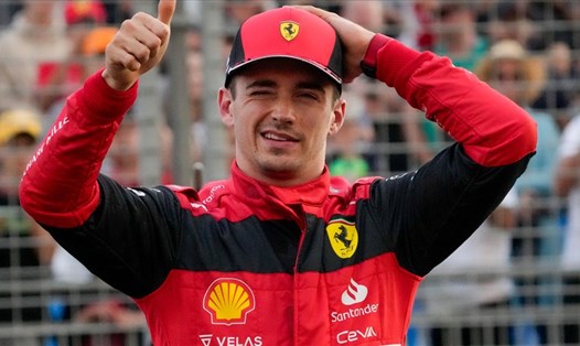 Charles Leclerc đã vượt qua Max Verstappen ở vòng cuối để giành vị trí xuất phát đầu tiên tại Australian GP. Ảnh: Sky Sports