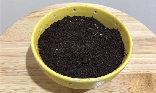 Bã cà phê là một trong những nguyên liệu được dùng để tẩy da chết tại nhà. Ảnh: Hải Anh