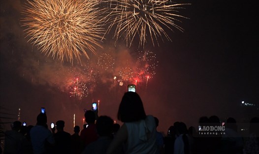 Đêm 9.4 (9.3 âm lịch), màn pháo hoa rực sáng trên bầu trời Đất Tổ nhân dịp Giỗ tổ Hùng Vương năm 2022
Ảnh: Nguyễn Huế