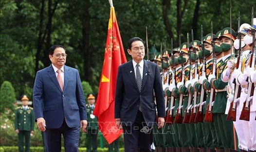 Thủ tướng Phạm Minh Chính chủ trì lễ đón Thủ tướng Nhật Bản Kishida Fumio thăm chính thức Việt Nam. Ảnh: TTXVN
