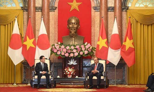 Chủ tịch nước Nguyễn Xuân Phúc tiếp Thủ tướng Nhật Bản Kishida Fumio. Ảnh: Hải Nguyễn