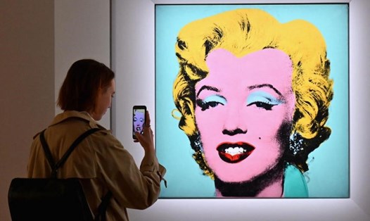Tranh vẽ biểu tượng Hollywood Marilyn Monroe đã được bán với giá 195 triệu USD. Ảnh: AFP