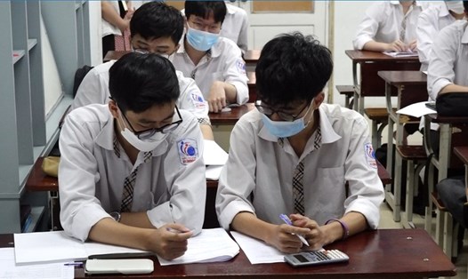 Học sinh ôn tập chuẩn bị cho kỳ thi tốt nghiệp THPT năm 2022. Ảnh: Tường Vân