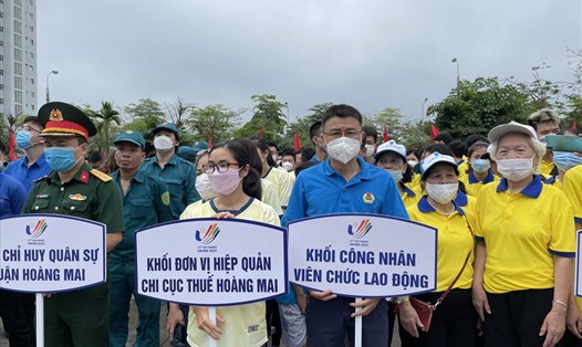 Khối Công nhân viên chức lao động quận Hoàng Mai tham gia Ngày chạy Olympic vì sức khỏe toàn dân. Ảnh: CĐQ