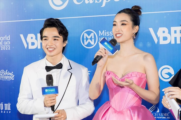 Tun Phạm bảnh bao, sánh đôi cùng hoa hậu Đỗ Mỹ Linh với vai trò MC Tun Phạm bảnh bao, sánh đôi cùng hoa hậu Đỗ Mỹ Linh với vai trò MC