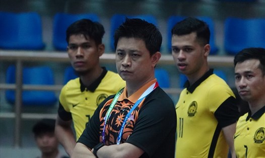 HLV tuyển futsal Malaysia  không muốn học trò mắc sai lầm ở trận gặp tuyển futsal Việt Nam. Ảnh: Nguyễn Đăng