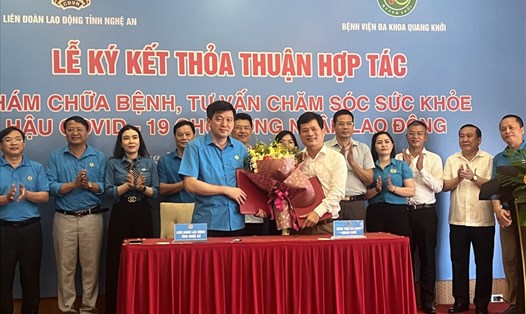Lễ ký kết thoả thuận hợp tác giữa LĐLĐ tỉnh Nghệ An và Bệnh viện đa khoa Quang Khởi. Ảnh: TT
