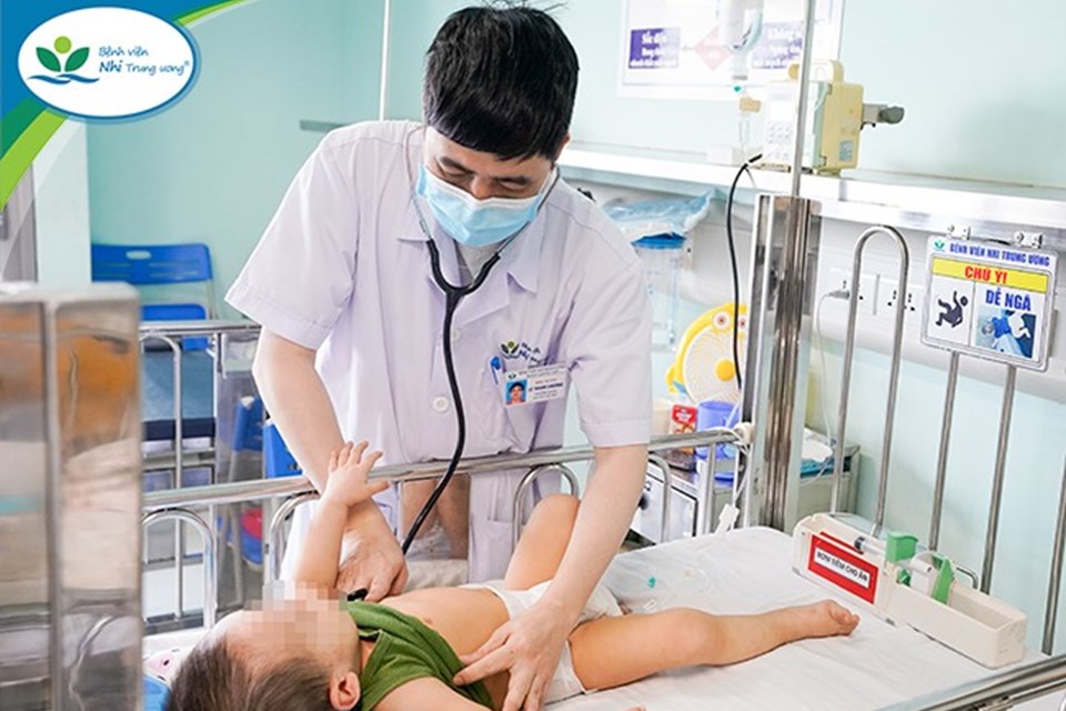 Liên tiếp các trường hợp nhập viện do uống nhầm dầu thắp hương Liên tiếp các trường hợp nhập viện do uống nhầm dầu thắp hương