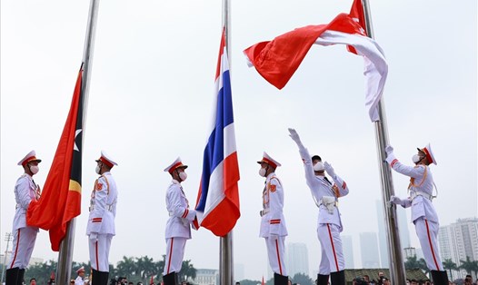 Nghi thức thượng cờ các Đoàn Thể thao tham dự SEA Games 31. Ảnh: Hải Nguyễn