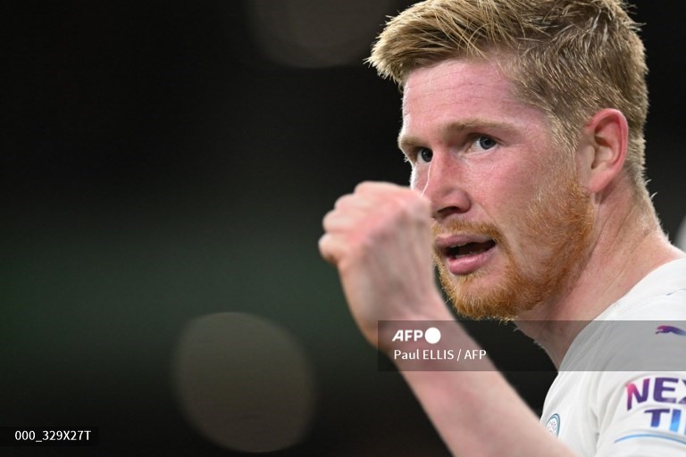 De Bruyne lập poker, Man City tiến gần hơn đến ngôi vô địch