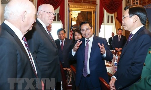 Thủ tướng Phạm Minh Chính gặp Thượng Nghị sỹ Patrick Leahy và một số Nghị sỹ Mỹ. Ảnh: TTXVN