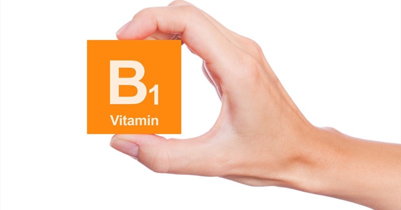 cách gội đầu với vitamin b1