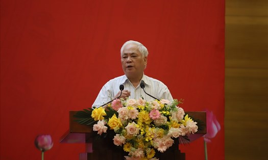 Ông Đức Lượng - nguyên Phó Tổng Biên tập Báo Nhân dân phát biểu tại Hội thảo.