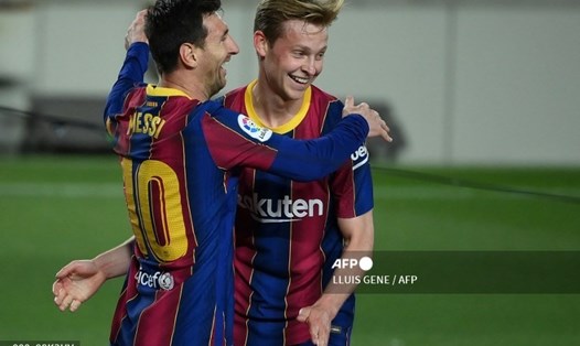 Liệu De Jong có trở thành nạn nhân của cuộc khủng hoảng tài chính ở Barca giống như đàn anh Messi.  Ảnh: AFP