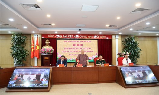 Tổng Bí thư Nguyễn Phú Trọng và các đại biểu Quốc hội đơn vị bầu cử số 1 tiếp xúc cử tri.