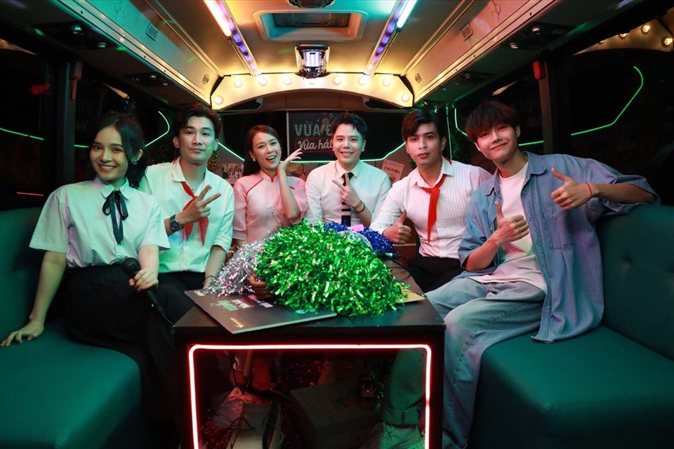 Sam - Trịnh Thăng Bình và các nghệ sĩ tham gia chương trình. Ảnh: ĐQ. Sam - Trịnh Thăng Bình và các nghệ sĩ tham gia chương trình. Ảnh: ĐQ.