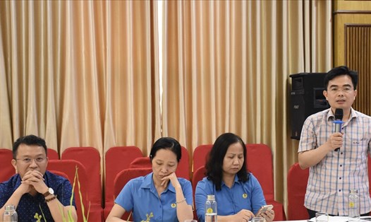 Đại biểu tham gia ý kiến tại buổi trao đổi, chia sẻ về Chương trình 1 triệu sáng kiến của Tổng Liên đoàn Lao động Việt Nam và Triển khai Ngày hội Lao động sáng tạo cấp ngành lần thứ III. Ảnh: CĐN