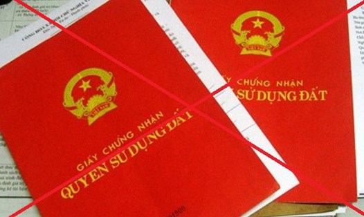 Công an tỉnh Quảng Nam cảnh báo tình trạng dùng sổ đỏ giả để lừa đảo chiếm đoạt tài sản. Ảnh minh họa