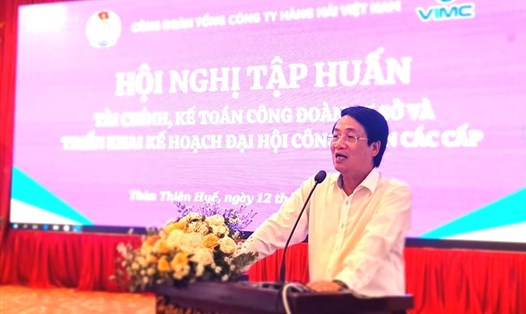 Ông Lê Phan Linh - Chủ tịch Công đoàn Tổng Công ty Hàng hải Việt Nam phát biểu tại hội nghị. Ảnh: CĐHH