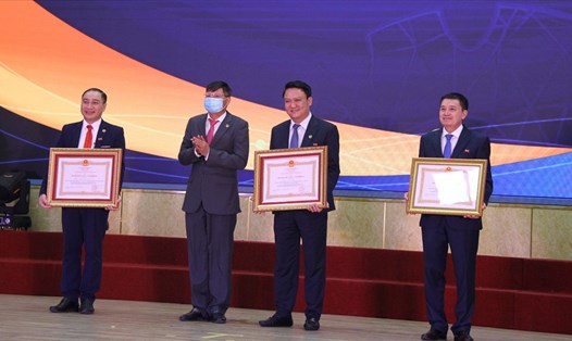 Các cá nhân thuộc Trường Đại học Công đoàn vinh dự nhận các phần thưởng cao quý của Đảng và Nhà nước.