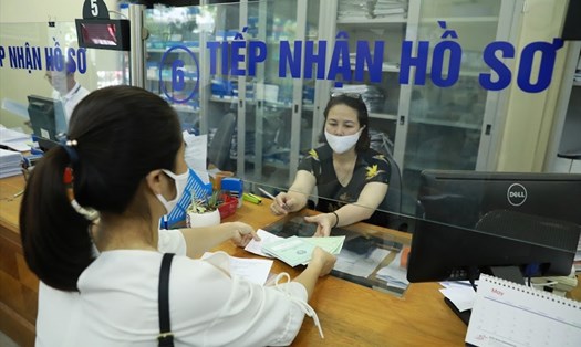 Người lao động làm các thủ tục liên quan đến Bảo hiểm xã hội. Ảnh minh hoạ Hải Nguyễn
