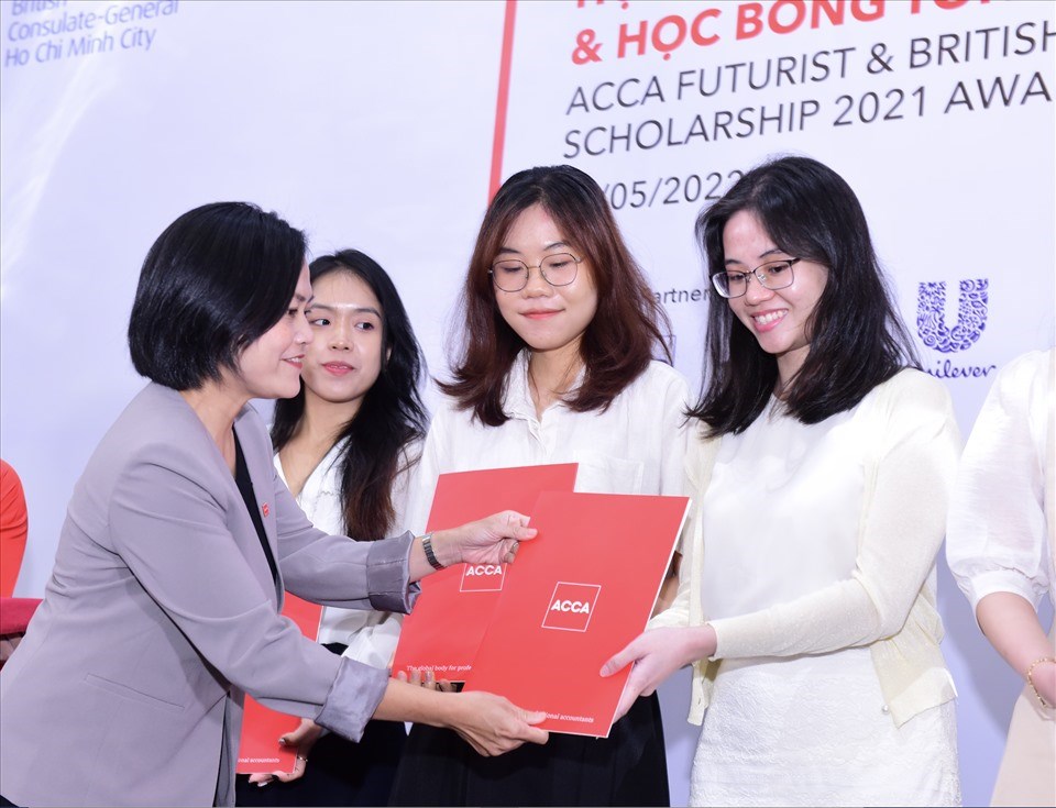 ACCA Futurist 2021 đã trao 50 suất học bổng hỗ trợ và khuyến khích thế hệ trẻ Việt. Ảnh: DNCC.