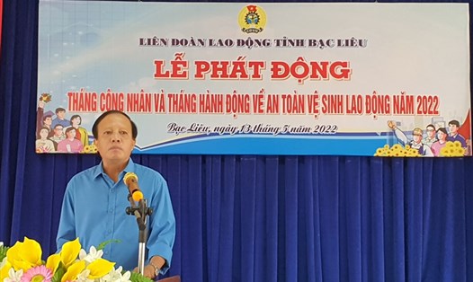 Chủ tịch LĐLĐ tỉnh Bạc Liêu Nguyễn Văn Khanh phát biểu tại lễ phát động Tháng công nhân. Ảnh: Nhật Hồ