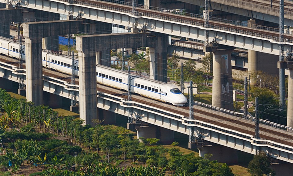 China has the 5th high-speed rail line reaching 350 km/h