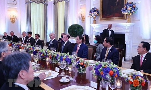 Thủ tướng Phạm Minh Chính cùng lãnh đạo các nước ASEAN dự tiệc chiêu đãi do Tổng thống Mỹ Joe Biden chủ trì tại Nhà Trắng. Ảnh: TTXVN