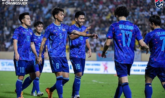 U23 Thái Lan vừa hủy diệt U23 Singapore với tỉ số 5-0. Ảnh: Changsuek.