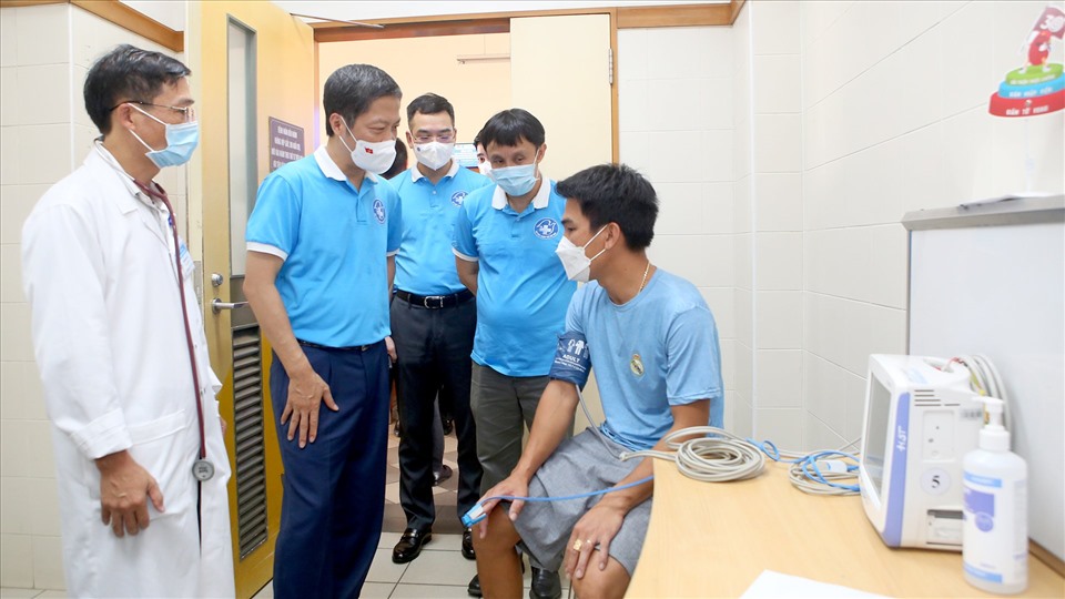 Tin Kinh tế: Trưởng Ban Kinh tế Trung ương đánh giá cao Bệnh viện Trung ương Huế