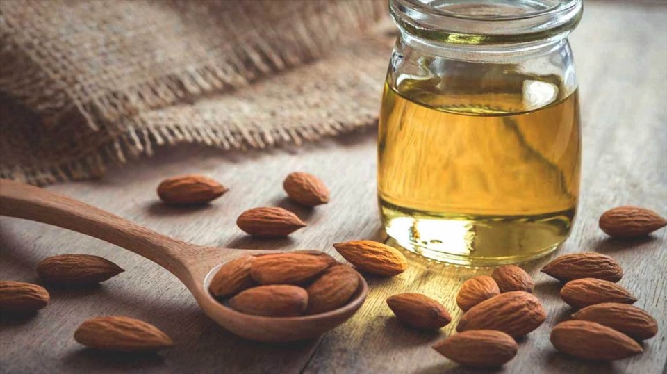 5 lợi ích của dầu hạnh nhân đối với tóc