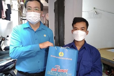 Thực hiện kiểm tra và tự kiểm tra an toàn vệ sinh lao động