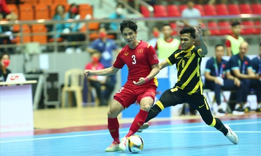 Tuyển futsal Việt Nam có trận thắng đậm 7-1 trước Malaysia, qua đó tạm vươn lên dẫn đầu bảng xếp hạng. Ảnh: Văn An