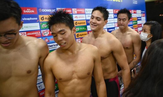 Tuyển bơi Singapore mất huy chương vàng ở nội dung tiếp sức 4x100m tự do vì lỗi xuất phát của Schooling. Ảnh: ST