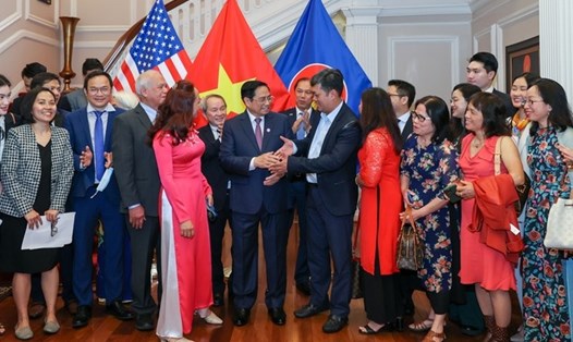 Thủ tướng Phạm Minh Chính gặp gỡ đại diện cộng đồng người Việt ở khu Bờ Đông Mỹ. Ảnh: VGP