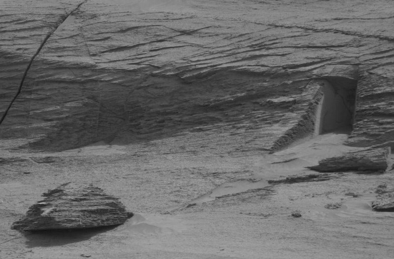 Stirring about the mysterious “door” on Mars