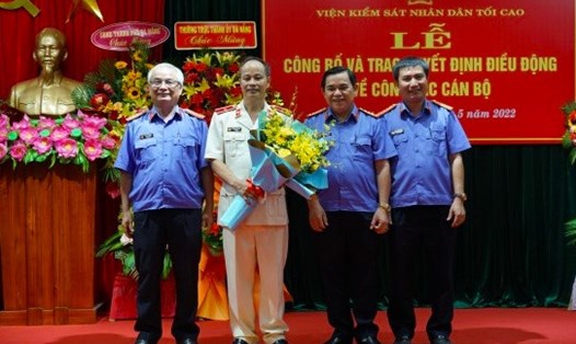 Ông Nguyễn Văn Quang (áo trắng) được bổ nhiệm làm Viện trưởng Viện KSND TP.Đà Nẵng. Ảnh: Viện KSND TP.Đà Nẵng