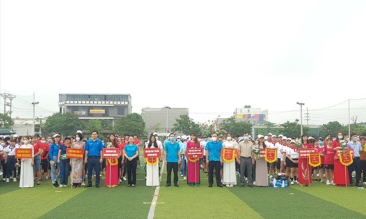 Hội thi thể thao do Công đoàn các khu công nghiệp tỉnh Ninh Bình tổ chức đã thu 19 đội thi với trên 360 CNLĐ tham gia. Ảnh: NT
