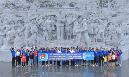 Tuổi trẻ Công ty Tân Đệ thi đua lập thành tích chào mừng kỷ niệm 132 năm ngày sinh của Bác Hồ. Ảnh: P.T.Đ