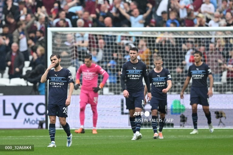 Chia điểm ở London, Man City chưa thể vô địch Premier League